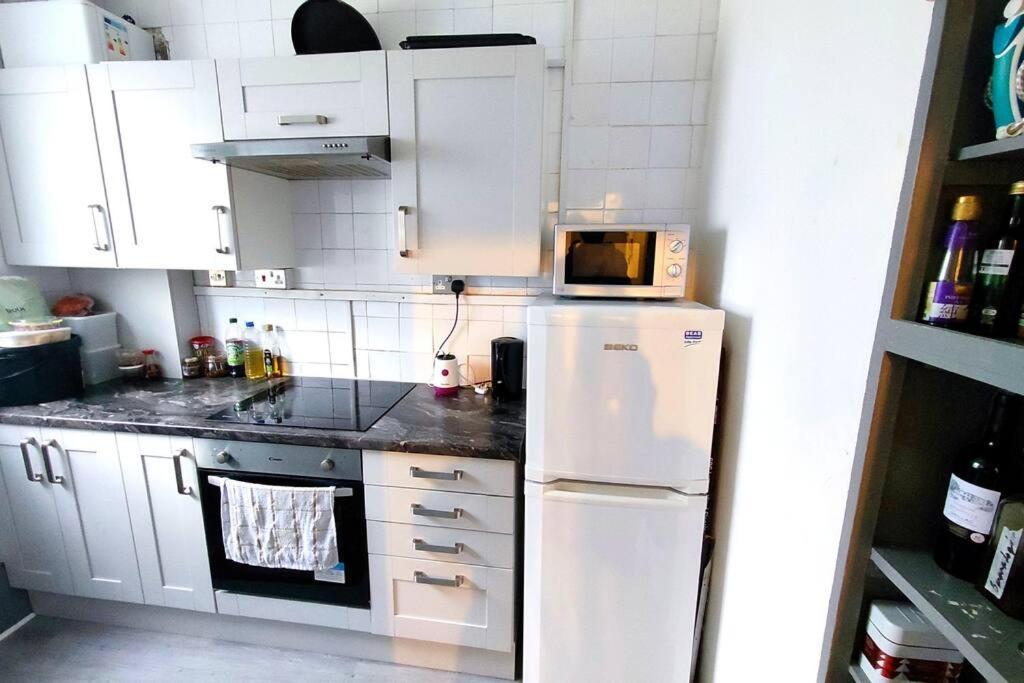 Central London Spacious Flat With 2 To 3 Bedrooms エクステリア 写真